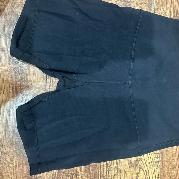 Lululemon Athletica Black Bike Shorts with Wide Waistband - Picture 2 of 3